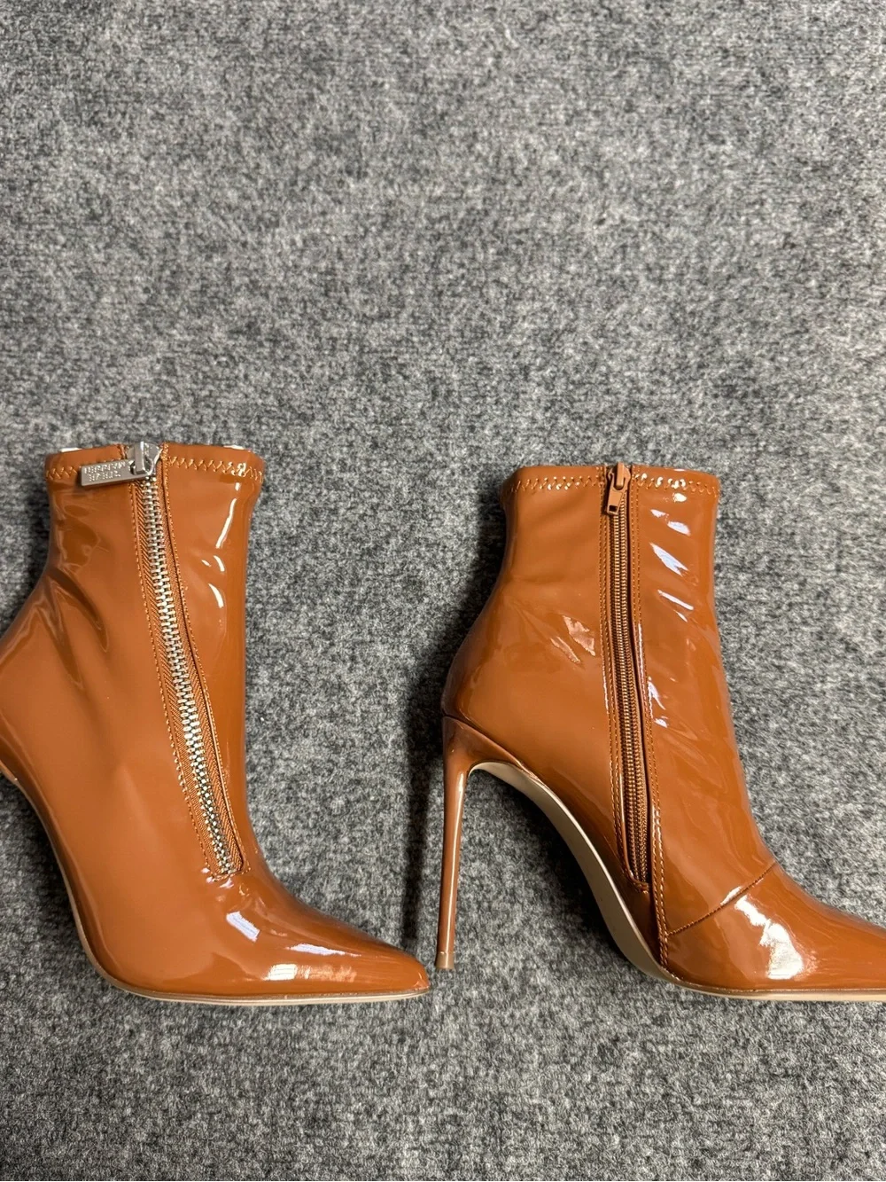 Steve Madden Virtuoso Cognac Patent Leather Ankle Boots with Side Zipper